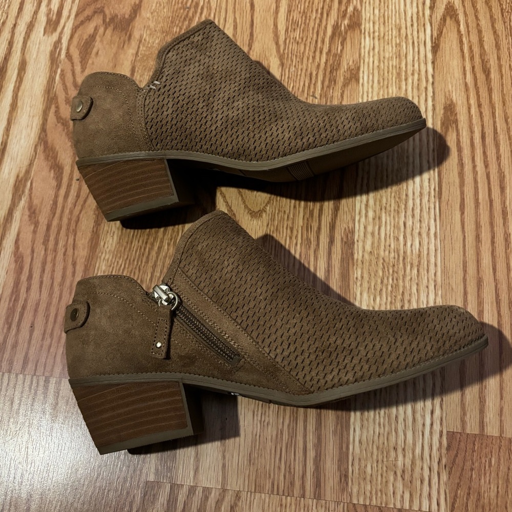 Brown Healed Boots - 7.5 Women’s
